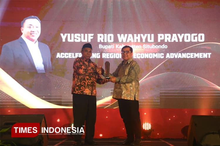 Raih The Gateway Leader Award ATI 2025, Bupati Yusuf Rio: Pengakuan Nasional bahwa Situbondo Telah Bergerak Maju