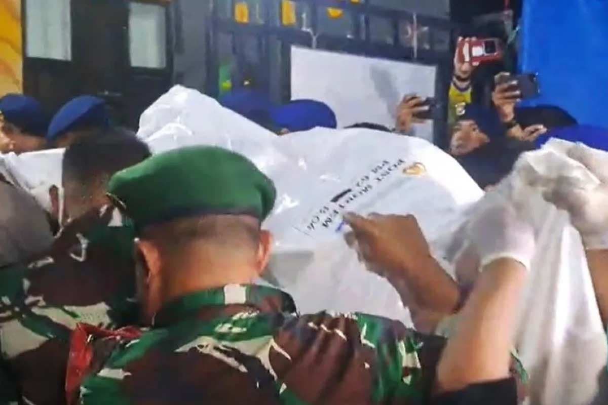 Ditemukan di Bawah Ekor Pesawat, Jenazah Korban Keempat Kecelakaan Bulusaraung Diserahkan ke Tim DVI